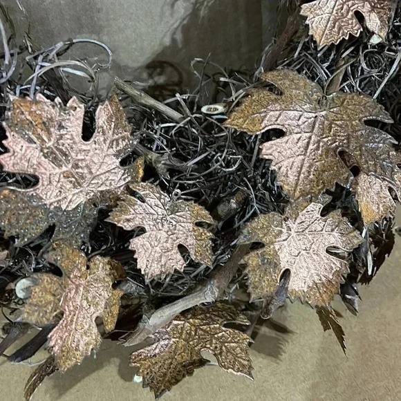 Rustic metal, gold leaf wreath - Picture 2 of 6